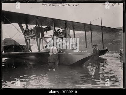 Les aviateurs John Cyril porte et George E.A. Hallett sur l'hydravion America, à Hammondsport, à New York 14840, USA 22 juin 1914. Banque D'Images