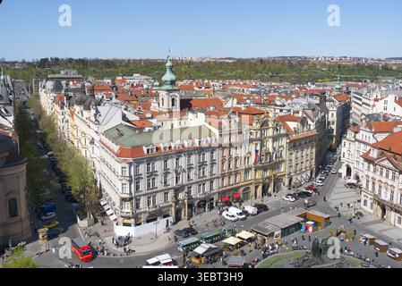 Vue sur la place de la vieille ville par une journée ensoleillée. Prague, République tchèque - 8 avril 2026 Banque D'Images