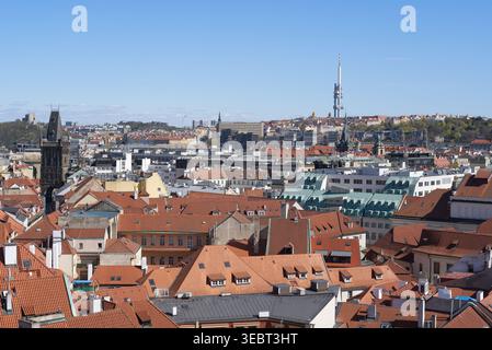 Vue sur la place de la vieille ville par une journée ensoleillée. Prague, République tchèque - 8 avril 2026 Banque D'Images