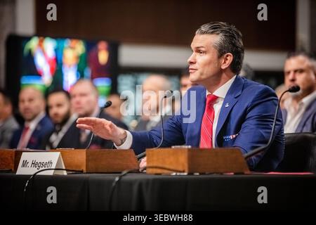 14 janvier 2025 – Washington, DC, États-Unis – Pete Hegseth, candidat du président élu Donald Trump au poste de secrétaire à la Défense, témoigne lors d’une audience de confirmation au Sénat. Banque D'Images