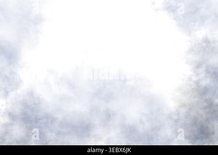 Fumée ou brouillard, cadre fumé transparent bleu. Illustration aquarelle. Grey clouds, un dessin dessiné à la main pour cartes postales et invitations, isolé contre Banque D'Images