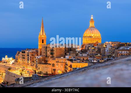 La Valette, Malte. Église notre-Dame du Mont Carmel et pro-cathédrale anglicane de Paul. Banque D'Images