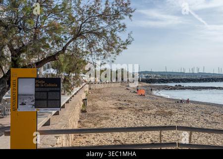 Colonia de Sant Pere, Espagne, 24 avril 2026 : vue sur la plage et la promenade de Colonia de Sant Pere à Majorque, Îles Baléares d'Espagne Banque D'Images