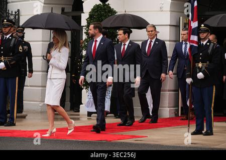 Les membres du cabinet américain, (de gauche à droite) le vice-président JD Vance, le secrétaire d’État Marco Rubio, le secrétaire au Trésor Scott Bessent et le secrétaire à la Guerre Pete Hegseth arrivent avant la cérémonie de bienvenue du roi Charles III et de la reine Camilla sur la pelouse sud de la Maison Blanche, Washington DC, le deuxième jour de la visite d’État aux États-Unis. Date de la photo : mardi 28 avril 2026. Banque D'Images