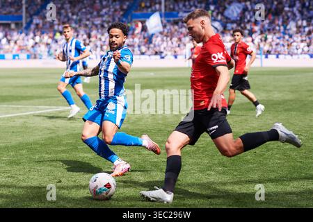 Antonio Latorre 'Lato' du RCD Mallorca avec le ballon lors du match LaLiga EA Sports entre le Deportivo Alaves et le RCD Mallorca à Estadio Mendizorro Banque D'Images