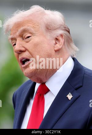 Le président AMÉRICAIN Donald Trump prononce un discours lors de la cérémonie de bienvenue sur la pelouse sud de la Maison Blanche, à Washington DC, le deuxième jour de la visite d’État aux États-Unis. Date de la photo : mardi 28 avril 2026. Banque D'Images