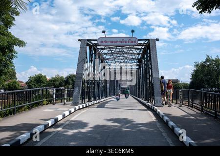 Pont sur la rivière à Chiang mai Thaïlande Banque D'Images