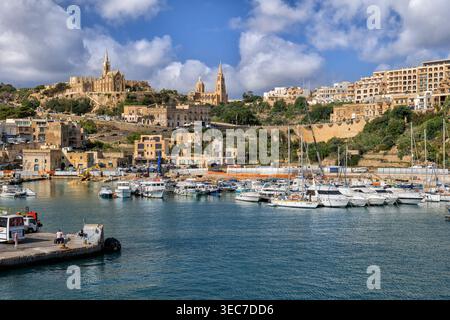 Ville de Mgarr et port sur l'île de Gozo à Malte. Banque D'Images