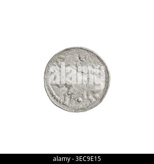 Denarius (type princier), Bolesław II le Téméraire (roi de Pologne ; règne 1058-1079). Pièce de monnaie de type princier représentant des chevaux, des têtes, des boucliers, des lances. Avers : tête vers la gauche, inscription autour du bord. Revers : cavalier avec lance et bouclier à gauche ; derrière le cavalier six points, sous le cheval un point. Daté de 1058 à 1076 ; Kraków, Pologne. Pièce de monnaie ; poids 0,65 g., Un seul objet rond avec une surface texturée rugueuse apparaît centré sur un fond blanc Uni, montrant des nuances d'argent, de gris et de blanc cassé clair avec de subtiles ombres grises plus foncées et quelques taches gris-verdâtre pâles ; l'objet a Banque D'Images