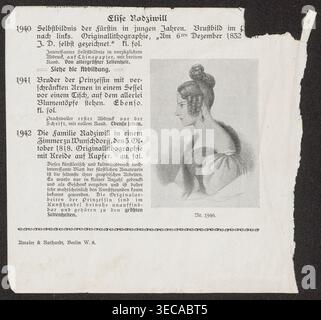 Autoportrait d'Eliza Radziwiłłówna (Eliza Radziwiłł, 1803–1834), graphiste ; 1832 ; tirage graphique; autoportrait ; portrait féminin ; hauteur 18,4 cm, largeur 15,4 cm., Une feuille de papier légèrement déchirée avec du texte imprimé et une illustration occupe un fond sombre ; le papier est principalement blanc cassé avec des zones de jaunissement et de petites taches sombres, et un bord est déchiré et déchiré. Le texte imprimé apparaît en plusieurs blocs et dans différentes polices de caractères, centré et aligné à gauche sur la page, rendu à l'encre noire. À droite du bloc de texte se trouve une illustration portrait en niveaux de gris d'une femme Banque D'Images