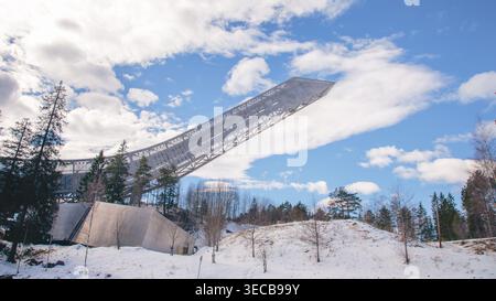 Saut à ski Holmenkollen, Oslo Norvège, avril 2026, utilisé lors des Jeux olympiques d'hiver de 1952. Banque D'Images