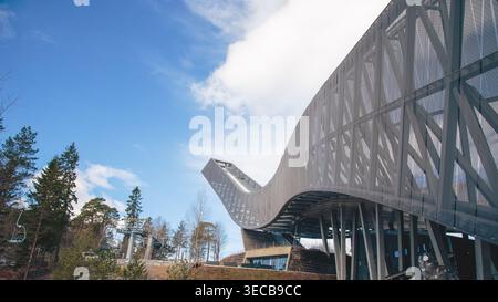 Saut à ski Holmenkollen, Oslo Norvège, avril 2026, utilisé lors des Jeux olympiques d'hiver de 1952. Banque D'Images