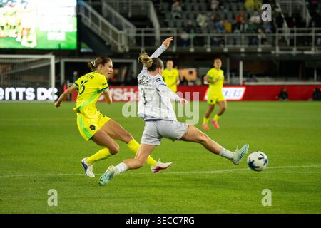 Washington, DC, États-Unis. 29 avril 2026. Washington, DC, États-Unis, le 29 avril 2026 : Paige Metayer (Washington Spirit 26) tire la balle lors du match de la Ligue nationale féminine de soccer entre le Washington Spirit et le Racing Louisville FC à Audi Field à Washington, DC, États-Unis. (Taneen Momeni/SPP) crédit : SPP Sport Press photo. /Alamy Live News Banque D'Images