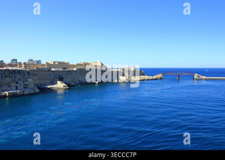 Bastion Abercrombies et pont St Elmo à l'entrée du Grand Port à la Valette Banque D'Images