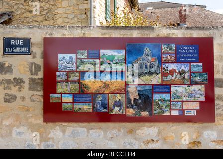 Une pancarte sur un mur montrant quelques-uns des chefs-d'œuvre, le célèbre peintre néerlandais Vincent Van Gogh peint à Auvers sur Oise Banque D'Images