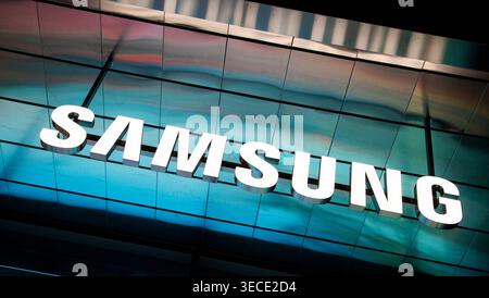 Samsung Electronics, 29 avril 2026 : Un magasin phare Samsung dans le centre de Séoul, Corée du Sud. Samsung Electronics, le géant de la technologie sud-coréen, a déclaré le 30 avril que son bénéfice net au premier trimestre avait plus que quintuplé par rapport à l'année précédente, stimulé par la forte demande de puces mémoire haut de gamme utilisées dans les applications d'IA, ont rapporté les médias locaux. (Photo Lee Jae-won/AFLO) Banque D'Images