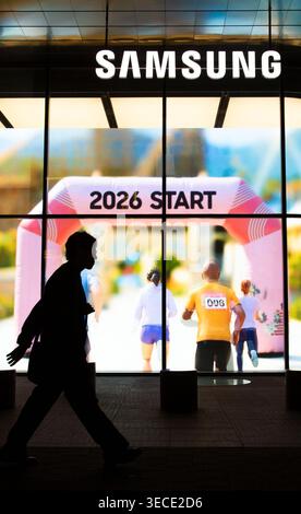 Samsung Electronics, 29 avril 2026 : Un magasin phare Samsung dans le centre de Séoul, Corée du Sud. Samsung Electronics, le géant de la technologie sud-coréen, a déclaré le 30 avril que son bénéfice net au premier trimestre avait plus que quintuplé par rapport à l'année précédente, stimulé par la forte demande de puces mémoire haut de gamme utilisées dans les applications d'IA, ont rapporté les médias locaux. (Photo Lee Jae-won/AFLO) Banque D'Images
