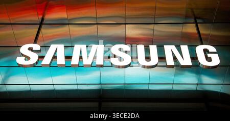 Samsung Electronics, 29 avril 2026 : Un magasin phare Samsung dans le centre de Séoul, Corée du Sud. Samsung Electronics, le géant de la technologie sud-coréen, a déclaré le 30 avril que son bénéfice net au premier trimestre avait plus que quintuplé par rapport à l'année précédente, stimulé par la forte demande de puces mémoire haut de gamme utilisées dans les applications d'IA, ont rapporté les médias locaux. (Photo Lee Jae-won/AFLO) Banque D'Images