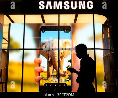 Samsung Electronics, 29 avril 2026 : Un magasin phare Samsung dans le centre de Séoul, Corée du Sud. Samsung Electronics, le géant de la technologie sud-coréen, a déclaré le 30 avril que son bénéfice net au premier trimestre avait plus que quintuplé par rapport à l'année précédente, stimulé par la forte demande de puces mémoire haut de gamme utilisées dans les applications d'IA, ont rapporté les médias locaux. (Photo Lee Jae-won/AFLO) Banque D'Images
