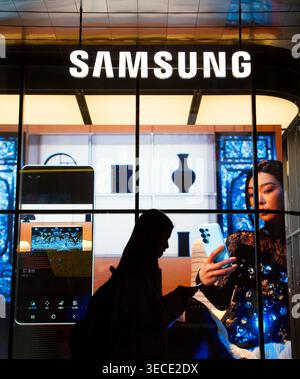 Samsung Electronics, 29 avril 2026 : Un magasin phare Samsung dans le centre de Séoul, Corée du Sud. Samsung Electronics, le géant de la technologie sud-coréen, a déclaré le 30 avril que son bénéfice net au premier trimestre avait plus que quintuplé par rapport à l'année précédente, stimulé par la forte demande de puces mémoire haut de gamme utilisées dans les applications d'IA, ont rapporté les médias locaux. (Photo Lee Jae-won/AFLO) Banque D'Images
