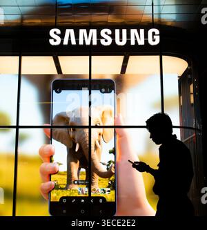 Samsung Electronics, 29 avril 2026 : Un magasin phare Samsung dans le centre de Séoul, Corée du Sud. Samsung Electronics, le géant de la technologie sud-coréen, a déclaré le 30 avril que son bénéfice net au premier trimestre avait plus que quintuplé par rapport à l'année précédente, stimulé par la forte demande de puces mémoire haut de gamme utilisées dans les applications d'IA, ont rapporté les médias locaux. (Photo Lee Jae-won/AFLO) Banque D'Images