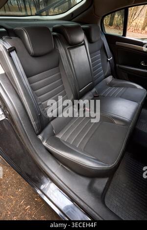 Minsk, Biélorussie - 17 mars 2026 : Renault Laguna III intérieur de 3ème génération. Siège arrière avec points de fixation pour siège auto pour enfant ISOFIX, accoudoir Banque D'Images