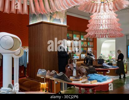Printemps New York est un luxueux grand magasin français situé au 1 Wall Street dans le quartier financier de Manhattan, New York City, USA 2026 Banque D'Images
