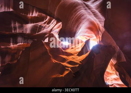 Sunlight Beam dans Upper Antelope Canyon, Utah, États-Unis Banque D'Images