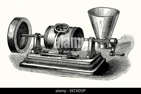 Une ancienne gravure du phonographe original d’Edison. Il est tiré d'un livre victorien des années 1890 sur les découvertes et les inventions au cours des années 1800 L'américain Thomas Edison (1847-1931) a inventé le premier phonographe en 1877 dans son Menlo Park Laboratory dans le New Jersey, aux États-Unis, créant cette première machine capable d'enregistrer et de reproduire le son. Utilisant un stylet pour indenter les vibrations sonores sur des cylindres enveloppés de papier d'aluminium, Edison a enregistré 'Mary Had a Little Lamb' comme sa première lecture. Banque D'Images