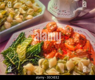 Ragoût de bœuf dans un plat de sauce. Banque D'Images