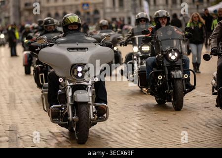 Sofia, Bulgarie - mai 02, 2026 : les motards se rassemblent et roulent dans les rues de Sofia lors de l'ouverture officielle de la saison moto 2026, Banque D'Images