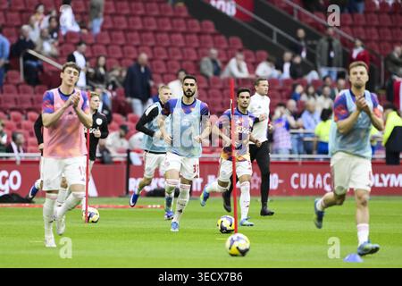 AMSTERDAM - (lr) Youri Baas de l'AFC Ajax, Josip Sutalo de l'AFC Ajax, Lucas Rosa de l'AFC Ajax avant le match néerlandais Eredivisie entre l'AFC Ajax et le PSV au Johan Cruijff Arena le 2 mai 2026 à Amsterdam, aux pays-Bas. OLAF KRAAK / ANP Banque D'Images