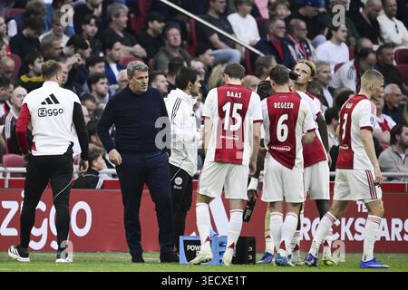 AMSTERDAM - (lr) L'entraîneur de l'AFC Ajax Oscar Garcia, Youri Baas de l'AFC Ajax, Youri Regeer de l'AFC Ajax, Kasper Dolberg de l'AFC Ajax, Anton Gaaei de l'AFC Ajax lors du match néerlandais Eredivisie entre l'AFC Ajax et le PSV dans la Johan Cruijff Arena le 2 mai 2026 à Amsterdam, pays-Bas. OLAF KRAAK / ANP Banque D'Images
