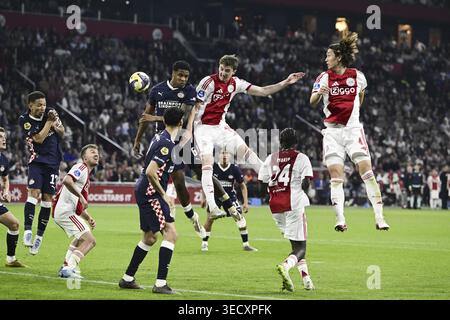 AMSTERDAM - Ryan Flamingo du PSV, Youri Baas de l'AFC Ajax lors du match néerlandais Eredivisie entre l'AFC Ajax et le PSV à la Johan Cruijff Arena le 2 mai 2026 à Amsterdam, pays-Bas. OLAF KRAAK / ANP Banque D'Images