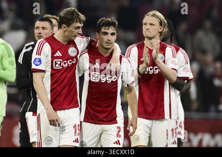 AMSTERDAM - (lr) Youri Baas de l'AFC Ajax, Lucas Rosa de l'AFC Ajax, Kasper Dolberg de l'AFC Ajax après le match néerlandais Eredivisie entre l'AFC Ajax et le PSV à la Johan Cruijff Arena le 2 mai 2026 à Amsterdam, pays-Bas. OLAF KRAAK / ANP Banque D'Images