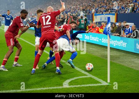 Dans les dernières minutes, il a vraiment chauffé, GER Schalke 04 vs. Fortuna Dusseldorf, football, 2. Bundesliga [Bundesliga] [deuxième division], journée de match 32, saison 2025/2026, 02.05.2026 LES RÈGLEMENTS DFB/DFL INTERDISENT TOUTE UTILISATION DE PHOTOGRAPHIES COMME SÉQUENCES D'IMAGES ET Banque D'Images