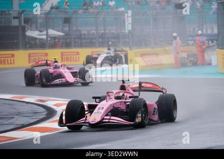 09 MINI Gabriele (ita), MP Motorsport, Dallara F2 2024, 15 DUNNE Alex (irl), Rodin Motorsport, Dallara F2 2024, action lors de la 2ème manche du Championnat FIA de formule 2 2026 du 1er au 3 mai 2026 sur l'Autodrome international de Miami, à Miami Gardens, aux États-Unis Banque D'Images