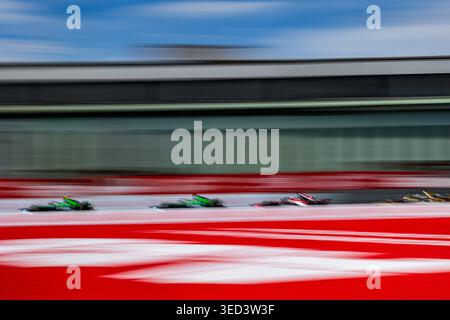 14 ERIKSSON Joel (swe), Envision Racing, Jaguar I-type 7, action 16 BUEMI Sebastien (SWI), Envision Racing, Jaguar I-type 7, action 48 MORTARA Edoardo (SWI), Mahindra Racing, Mahindra M12Electro, action lors de l'ePrix de Berlin, 7e et 8e manche du Championnat du monde ABB FIA Formula E 2025-26, sur le Tempelhof Airport Street circuit du 1 au 3 mai 2026 à Berlin, Allemagne Banque D'Images