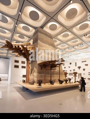 Exposition du musée intérieur de Shenzhen Bay culture Square avec collection de design. Architecture design par MAD Architects. Banque D'Images