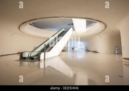 Exposition du musée intérieur de Shenzhen Bay culture Square avec collection de design. Architecture design par MAD Architects. Banque D'Images