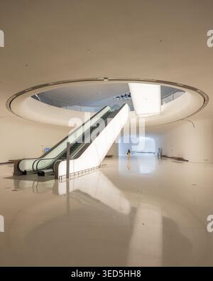 Exposition du musée intérieur de Shenzhen Bay culture Square avec collection de design. Architecture design par MAD Architects. Banque D'Images