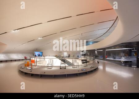 Exposition du musée intérieur de Shenzhen Bay culture Square avec collection de design. Architecture design par MAD Architects. Banque D'Images