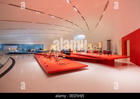 Exposition du musée intérieur de Shenzhen Bay culture Square avec collection de design. Architecture design par MAD Architects. Banque D'Images