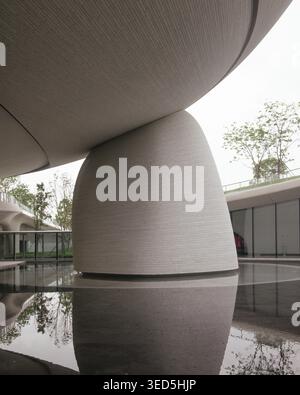 Exposition du musée intérieur de Shenzhen Bay culture Square avec collection de design. Architecture design par MAD Architects. Banque D'Images
