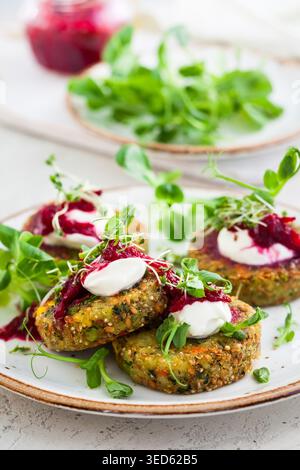 Beignets avec quinoa, légumes et graines de lin Banque D'Images