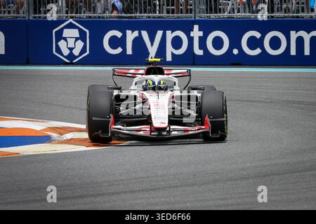 (87) Oliver Bearman (GBR) - TGR Haas F1 Team(87) Oliver Bearman (GBR) - TGR Haas F1 Team lors du Grand Prix de formule 1 Crypto.com de Miami 2026 à Miam Banque D'Images