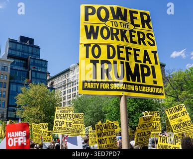 Manifestants participant à la marche de protestation du 1er mai, Union Square, Manhattan, New York, New York, USA, 1er mai 2026 Banque D'Images