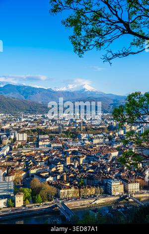 France, Isère, Grenoble, vue sur la vieille ville depuis la forteresse Bastille Banque D'Images