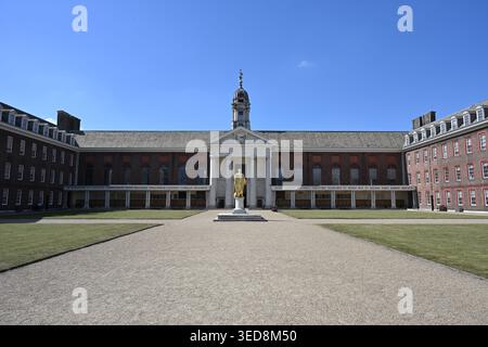 Statue du roi Charles II dans figure court - Royal Hospital Chelsea - Londres Royaume-Uni Banque D'Images