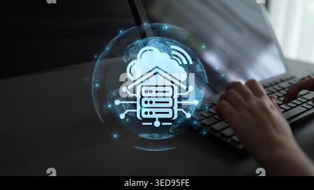 Cloud Computing, stratégie Cloud et technologie Cloud transformant l'infrastructure numérique avec des services évolutifs, un stockage sécurisé des données et des solutions basées sur le Cloud Banque D'Images